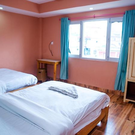 Hotel Olympus Pokhara Extérieur photo