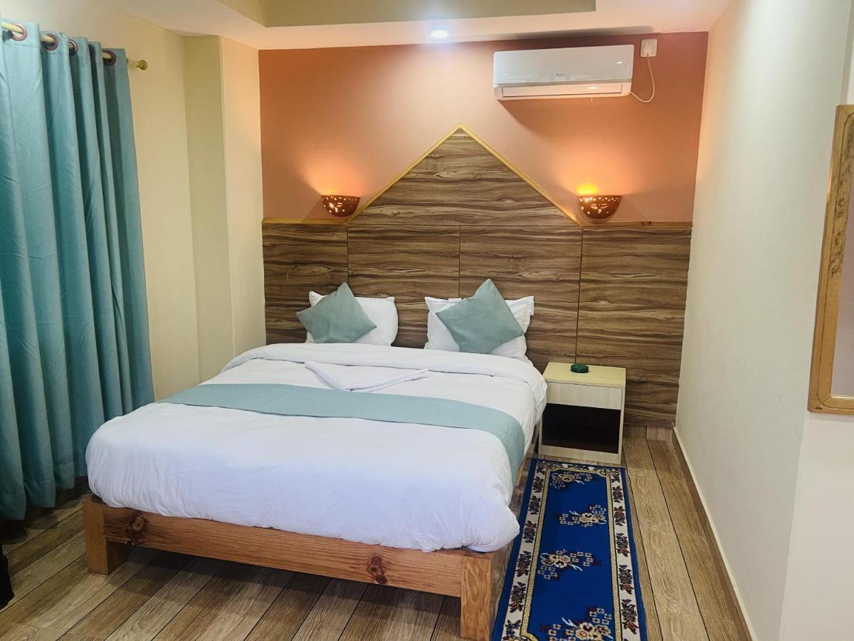 Hotel Olympus Pokhara Extérieur photo