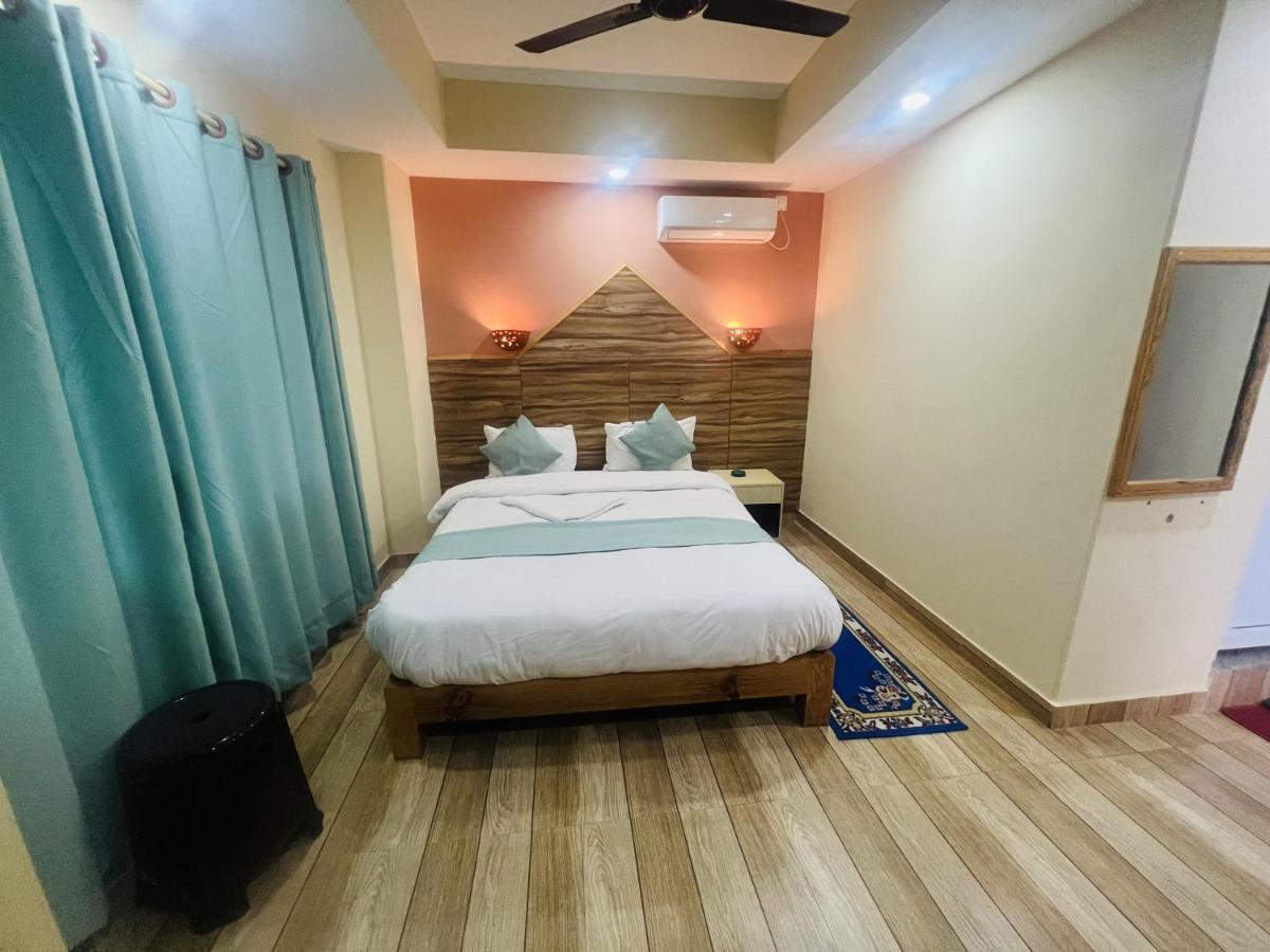 Hotel Olympus Pokhara Extérieur photo
