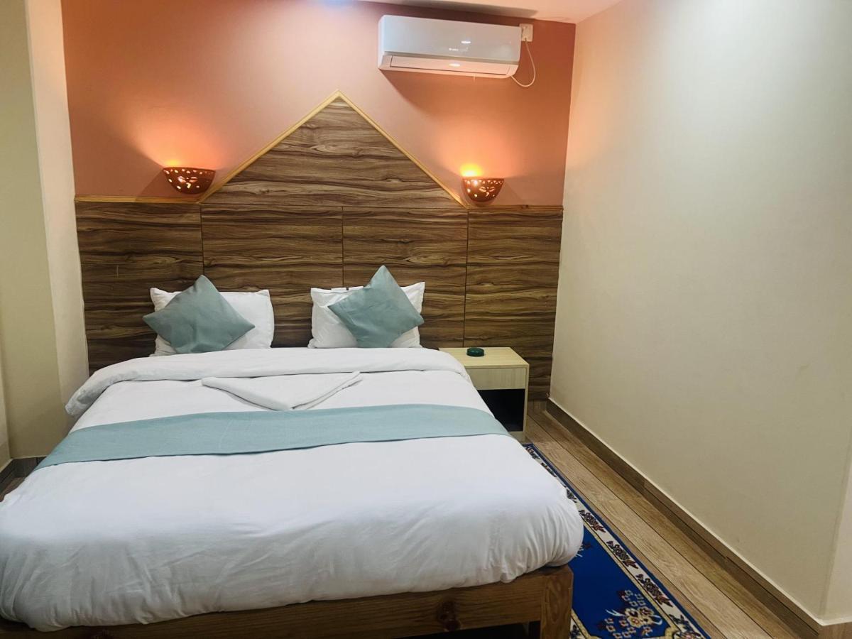 Hotel Olympus Pokhara Extérieur photo