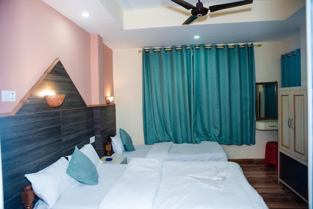 Hotel Olympus Pokhara Extérieur photo