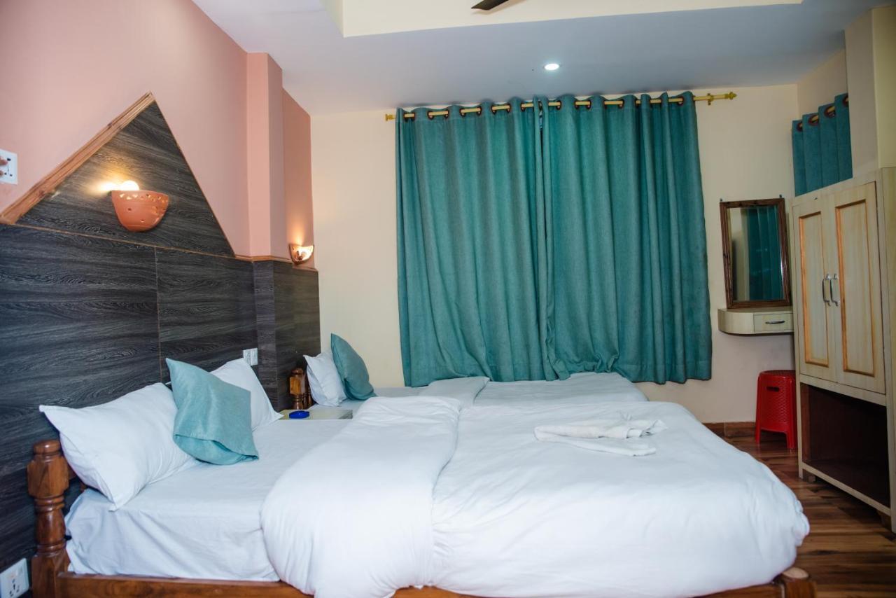Hotel Olympus Pokhara Extérieur photo