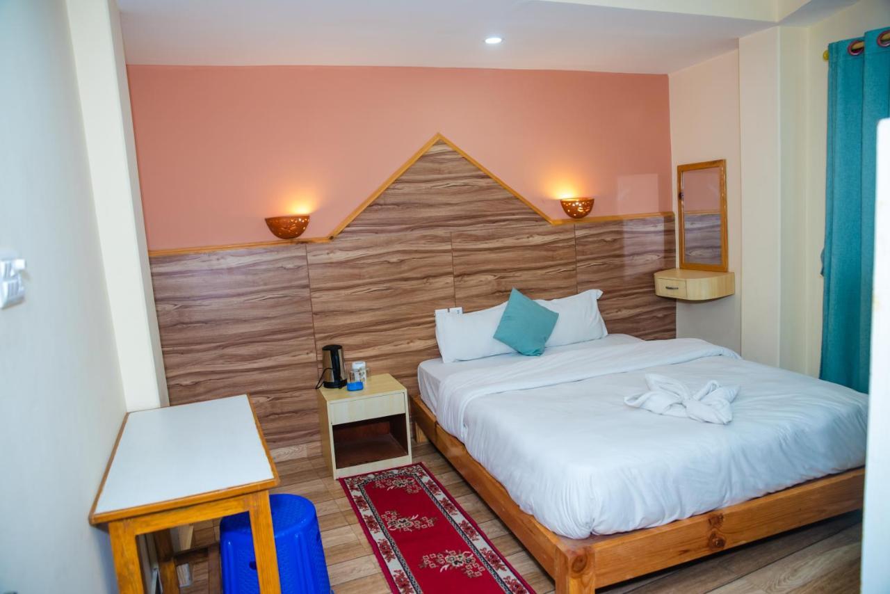 Hotel Olympus Pokhara Extérieur photo