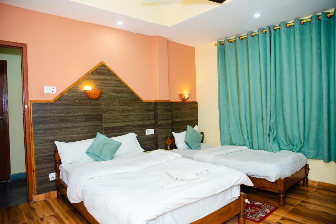 Hotel Olympus Pokhara Extérieur photo