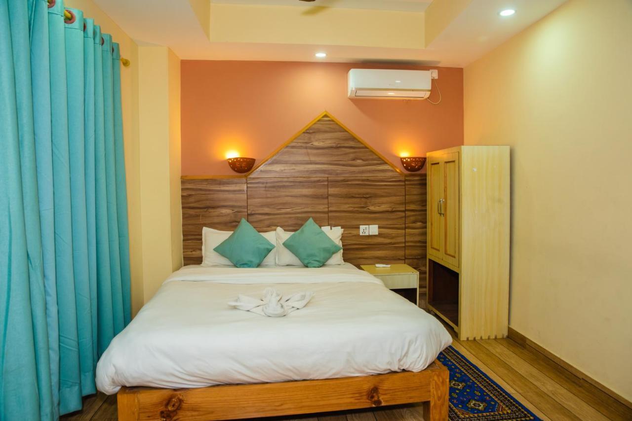 Hotel Olympus Pokhara Extérieur photo
