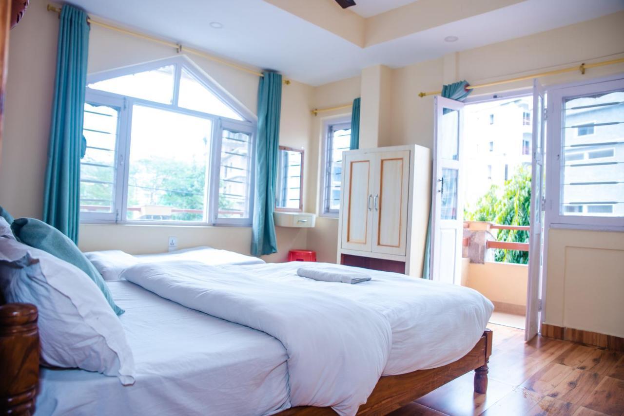 Hotel Olympus Pokhara Extérieur photo